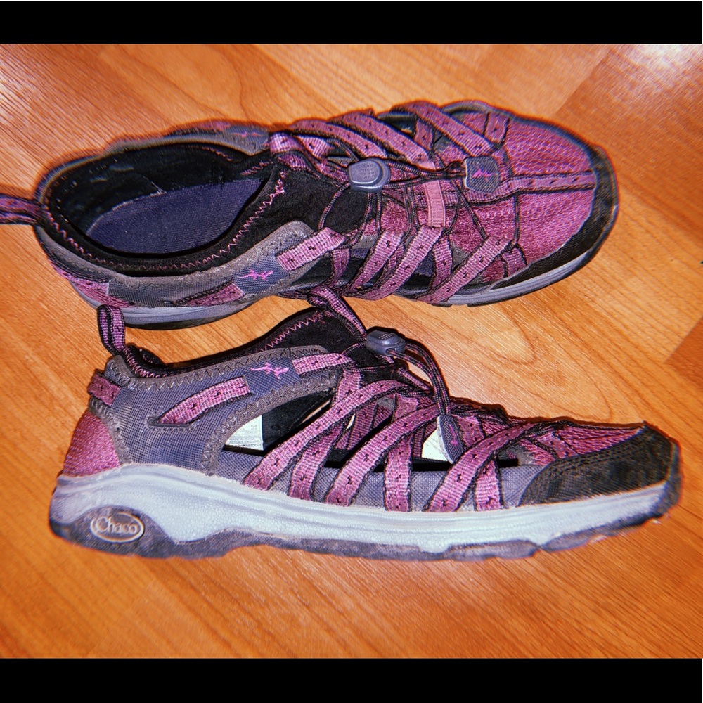 US women 9.5 Magenta Chaco hiking breathable